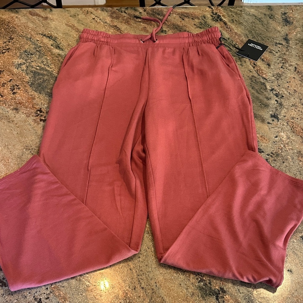Vera Wang Rose Joggers
